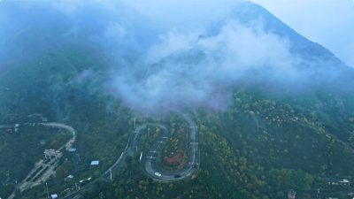 大雾天气下的壮丽航拍4K视频画面，带你体验神秘迷雾中的美景！